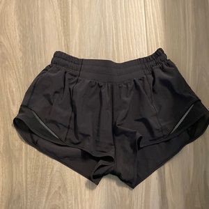 black lulu lemon size 6 hotty hot shorts